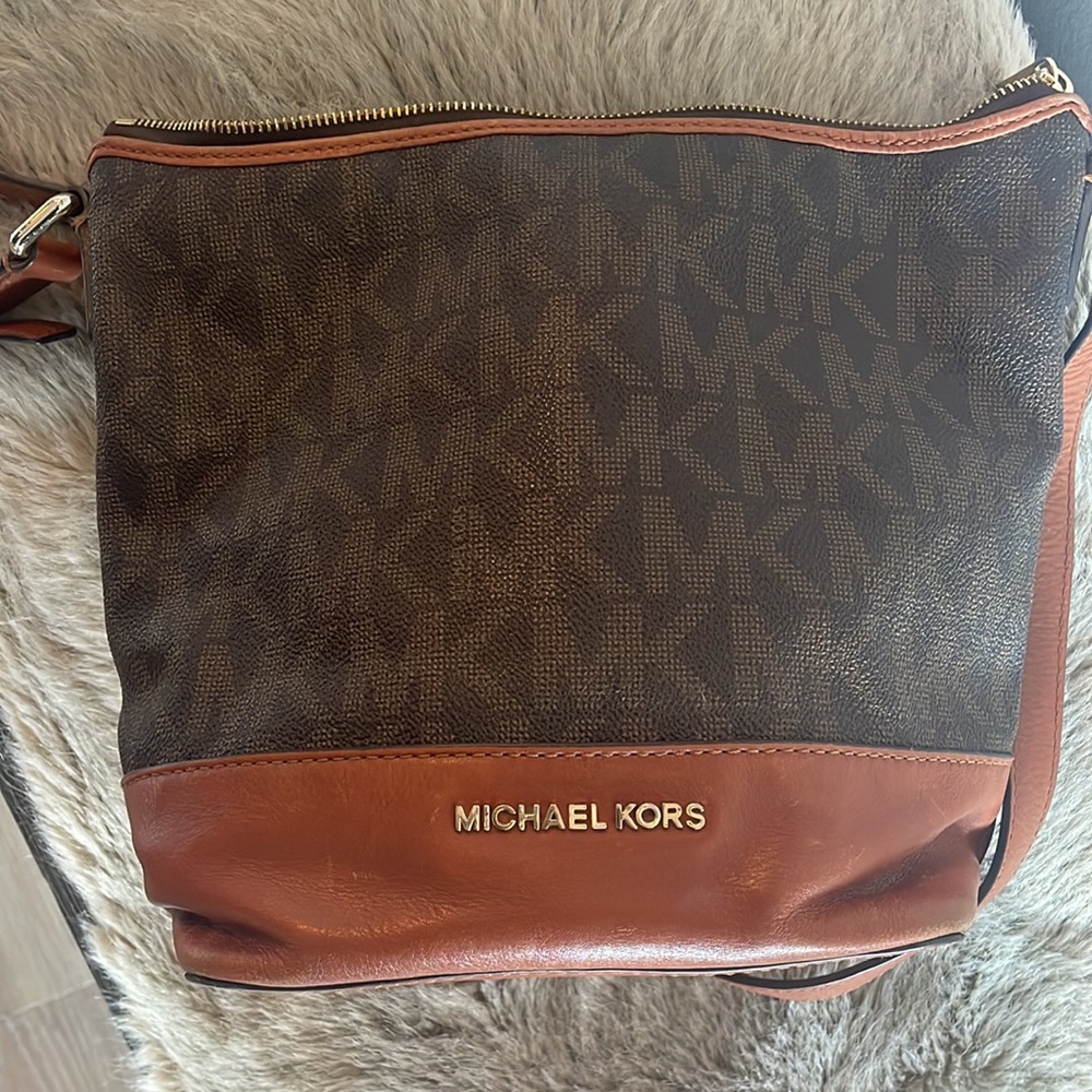Michael Kors Bedford Messenger Bag